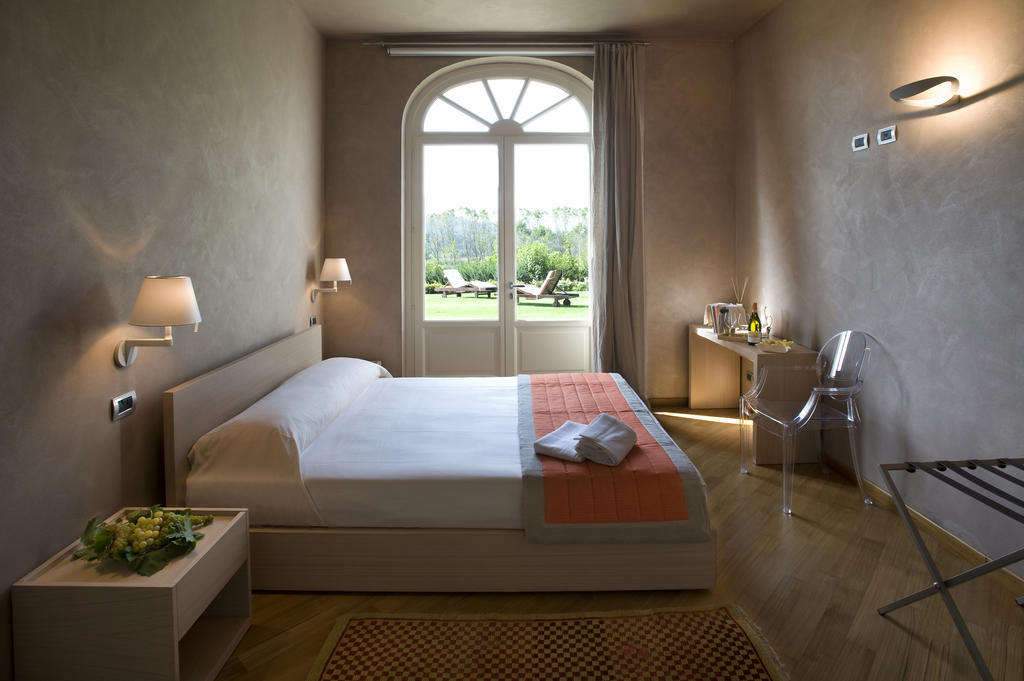 Relais 23 Hotel & Ristorante Castelnuovo Belbo الغرفة الصورة